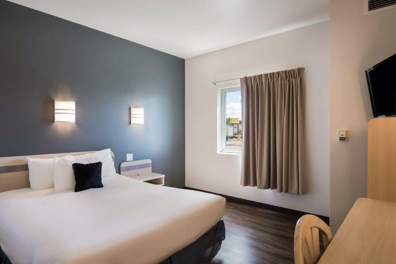 Roll Accessible Queen Room