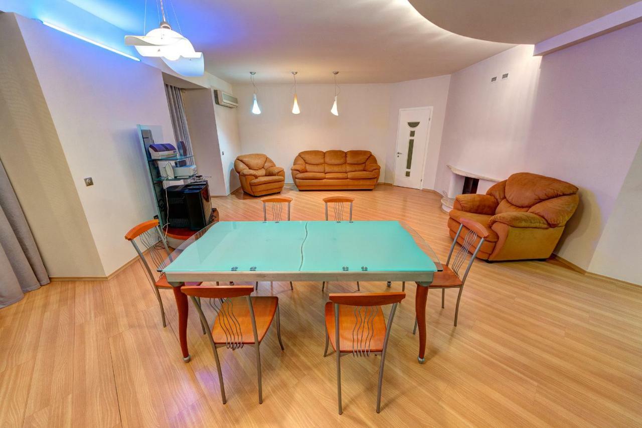 One-Bedroom Apartment,404233923:JPEG