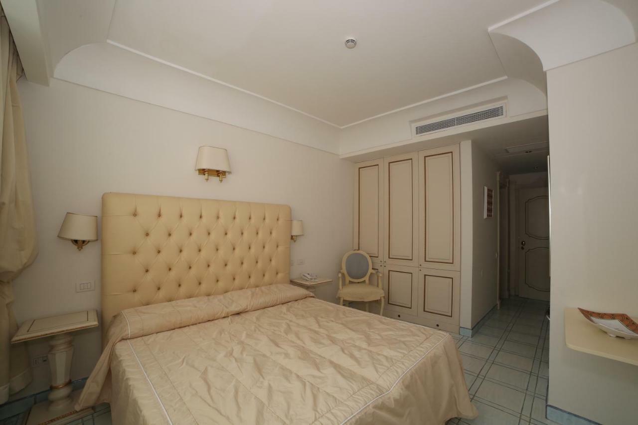 Economy Double or Twin Room,791760417:JPEG