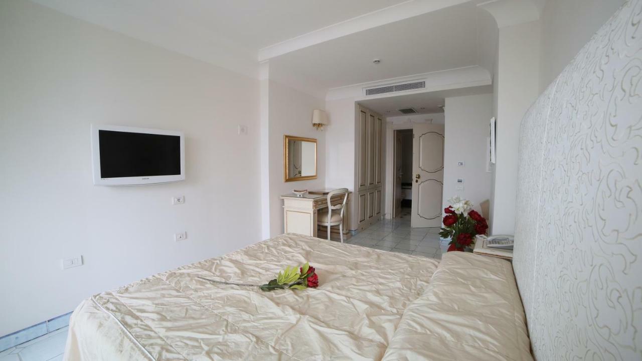 Standard Double Room,791763684:JPEG