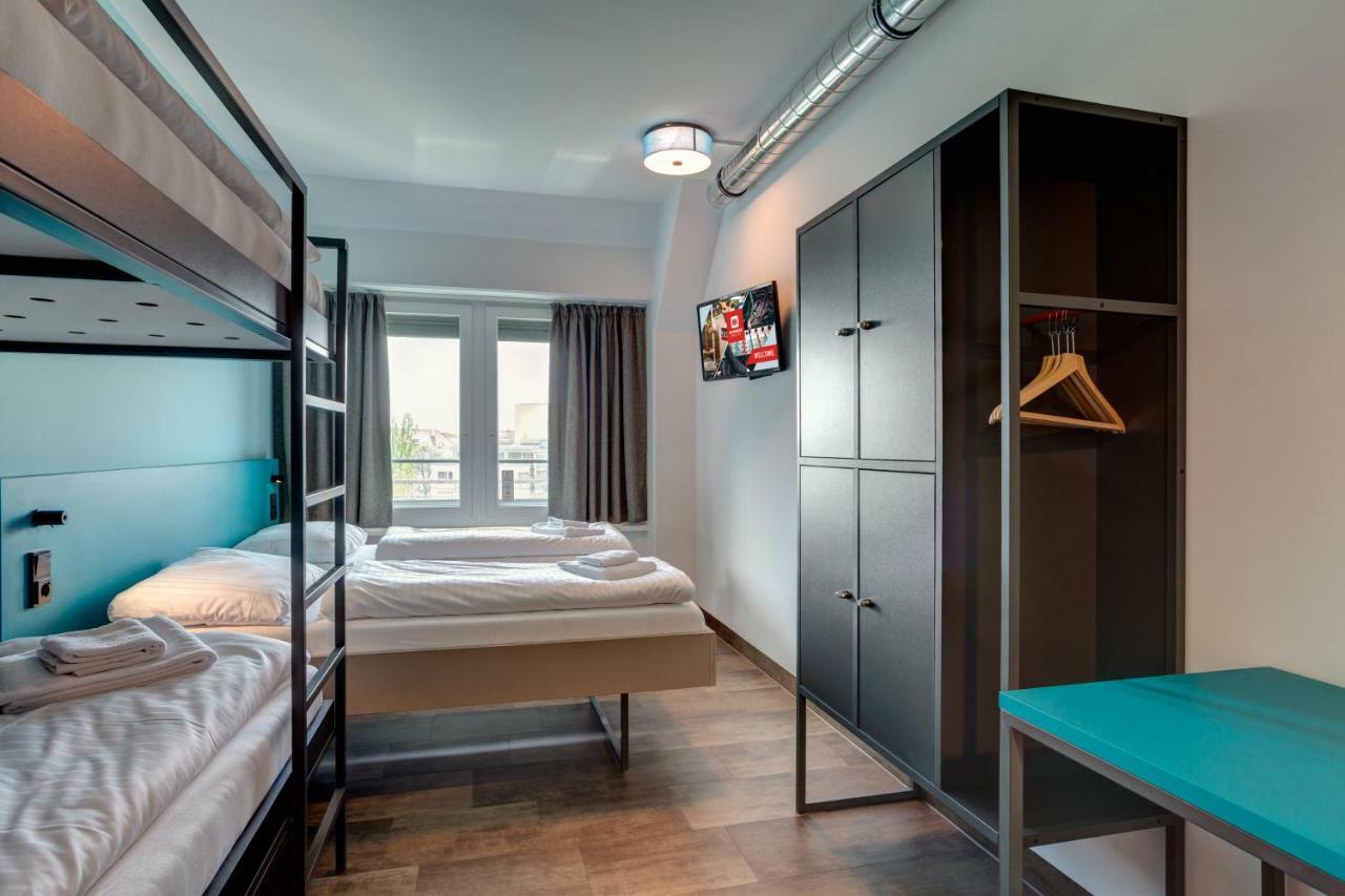 Bed 8-Bed Mixed Dormitory Room
