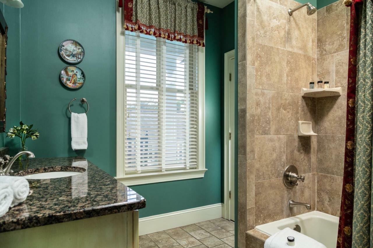 King Room Balcony Pet Friendly