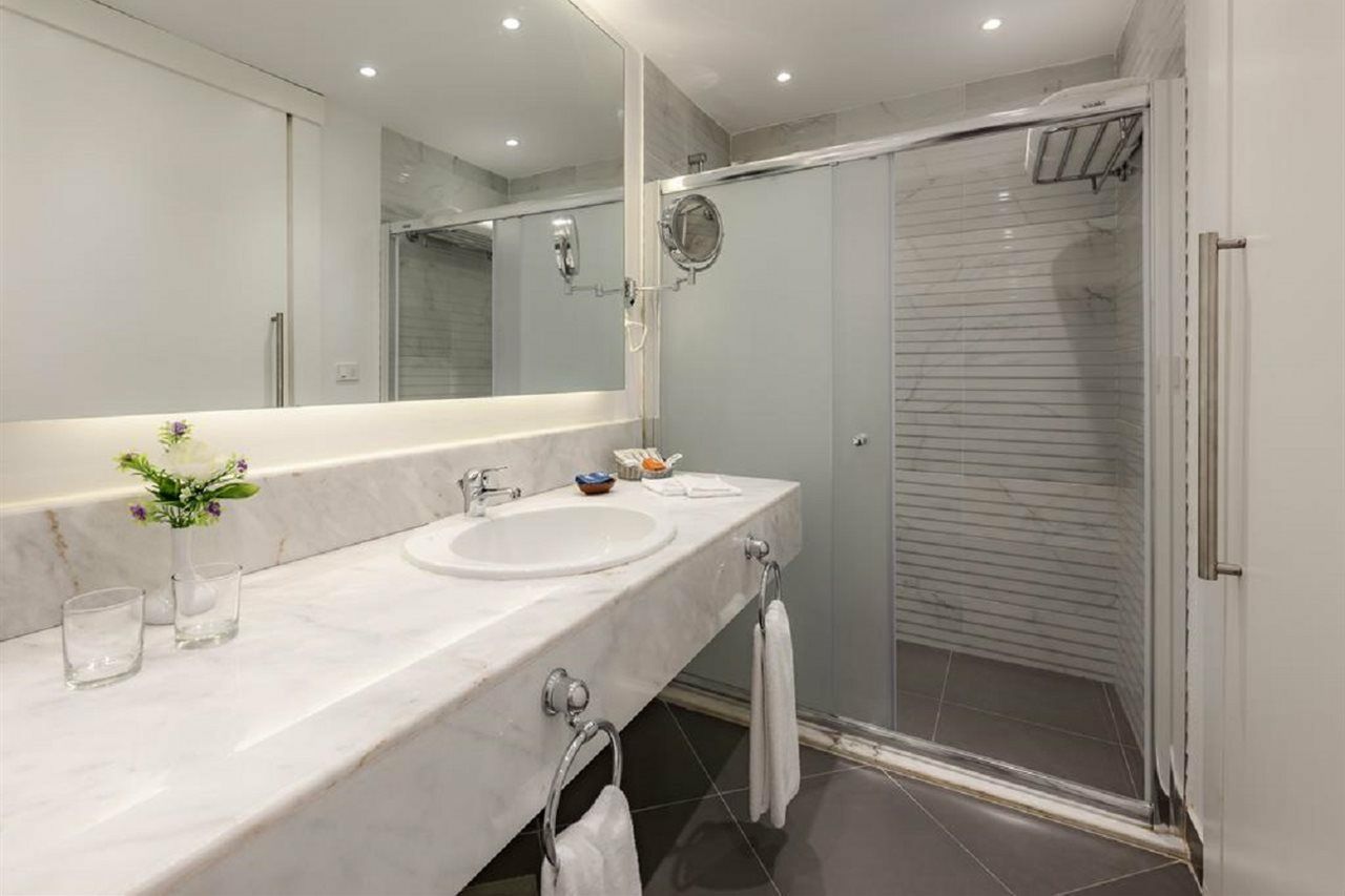 Superior Double or Twin Room Garden View