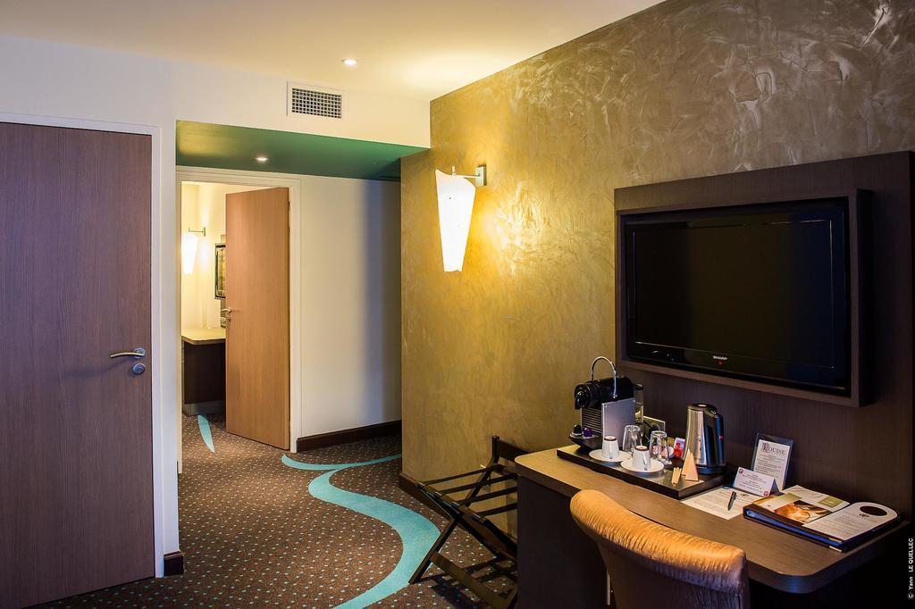 Executive Suite,79515186:JPEG