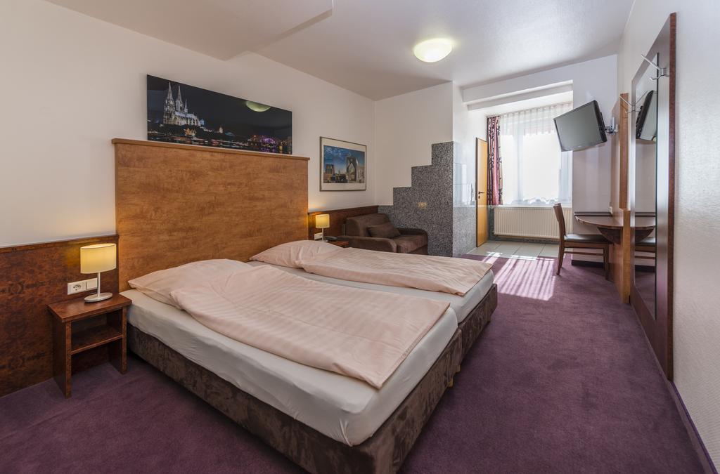 Double Room Min,217141385:JPEG