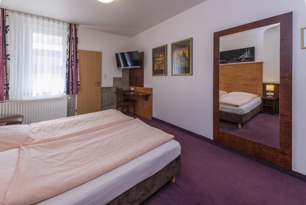 Double Room Min
