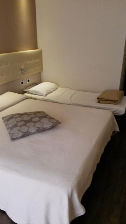 Deluxe Triple Room,79629213:JPEG