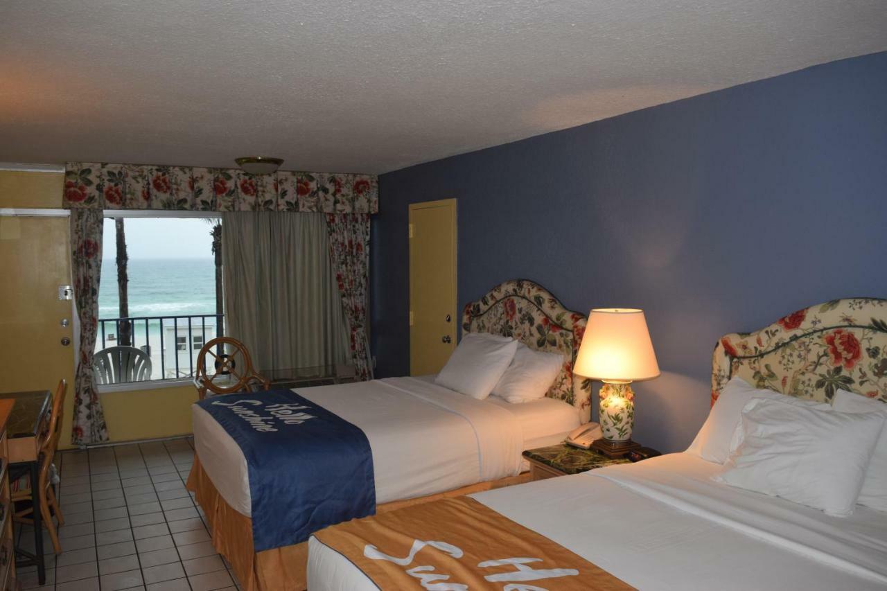 Queen Room Two Queen Beds Beach View Non-Smoking