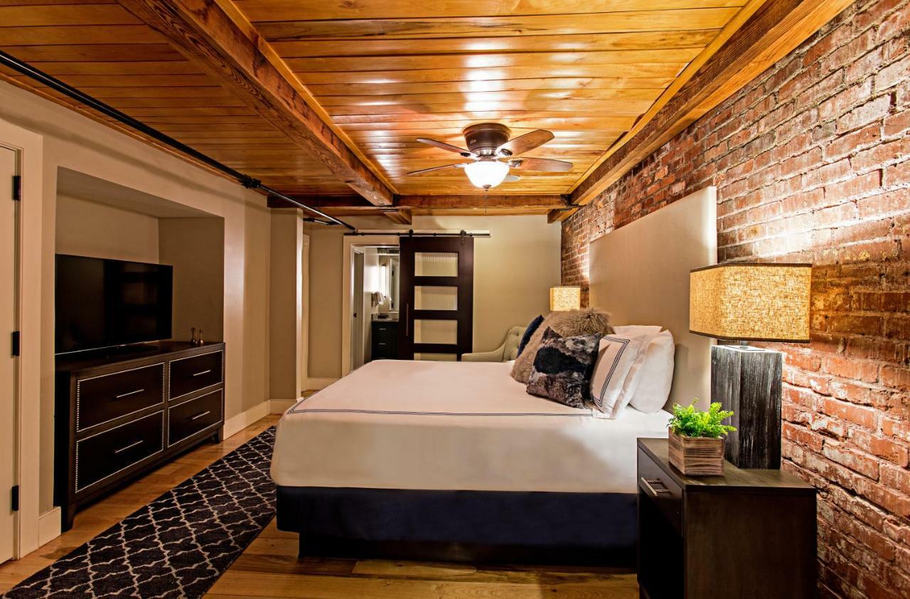 Luxury Two-Bedroom Suite with Terrace,798971400:JPEG