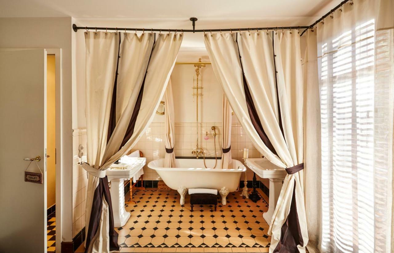 Double Room Waterbed Balcony