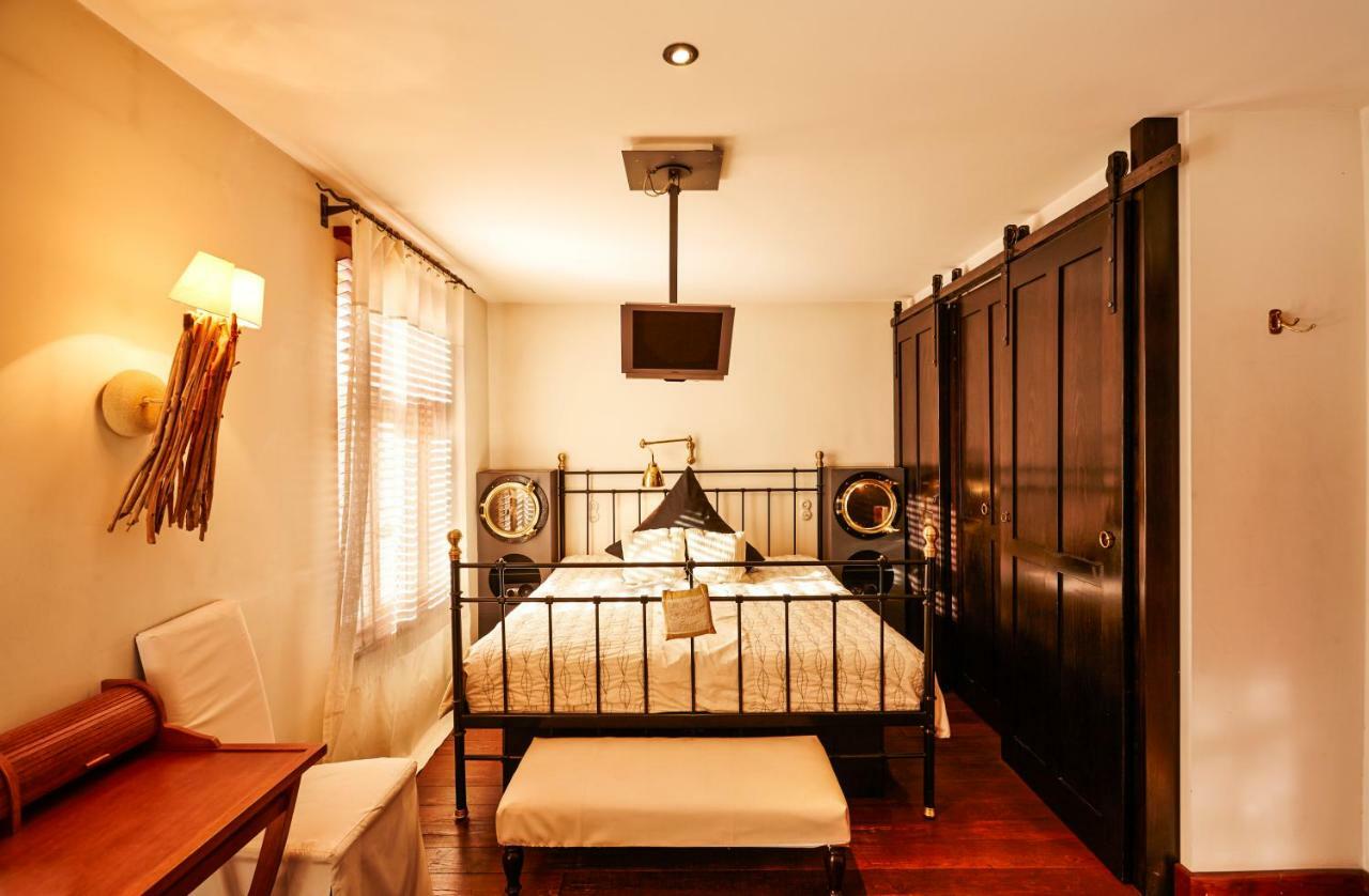 Double Room Waterbed Balcony
