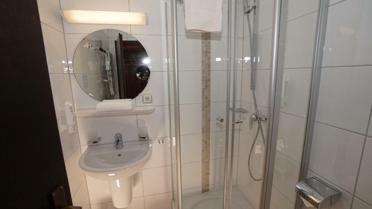 Single Room,799188177:JPEG
