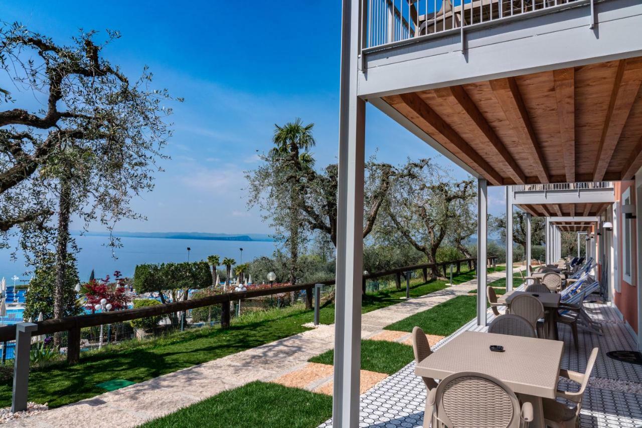Two-Bedroom Apartment Deluxe Balcony or Terrace Lake View,799319181:JPEG