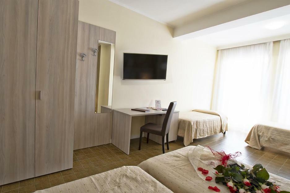 Quadruple Room,799547439:JPEG