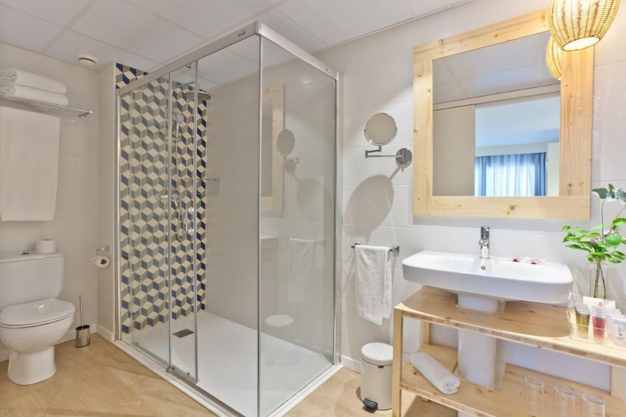 Deluxe Double Room for Single Use with Balcony,1551748663:JPEG