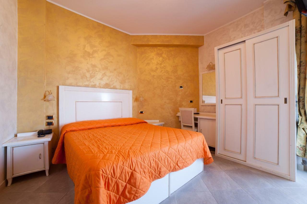 Double or Twin Room Sea View