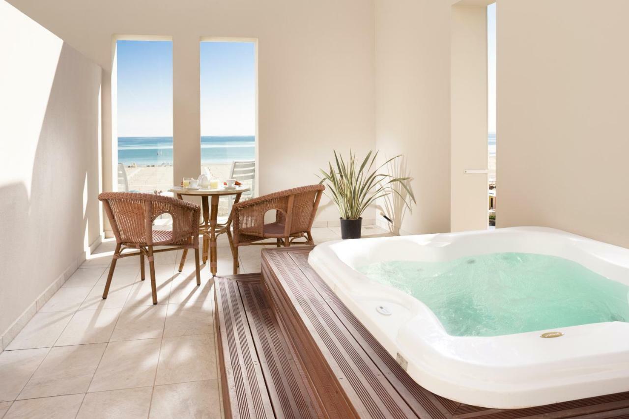 Adriatic Room external SPA bathtub