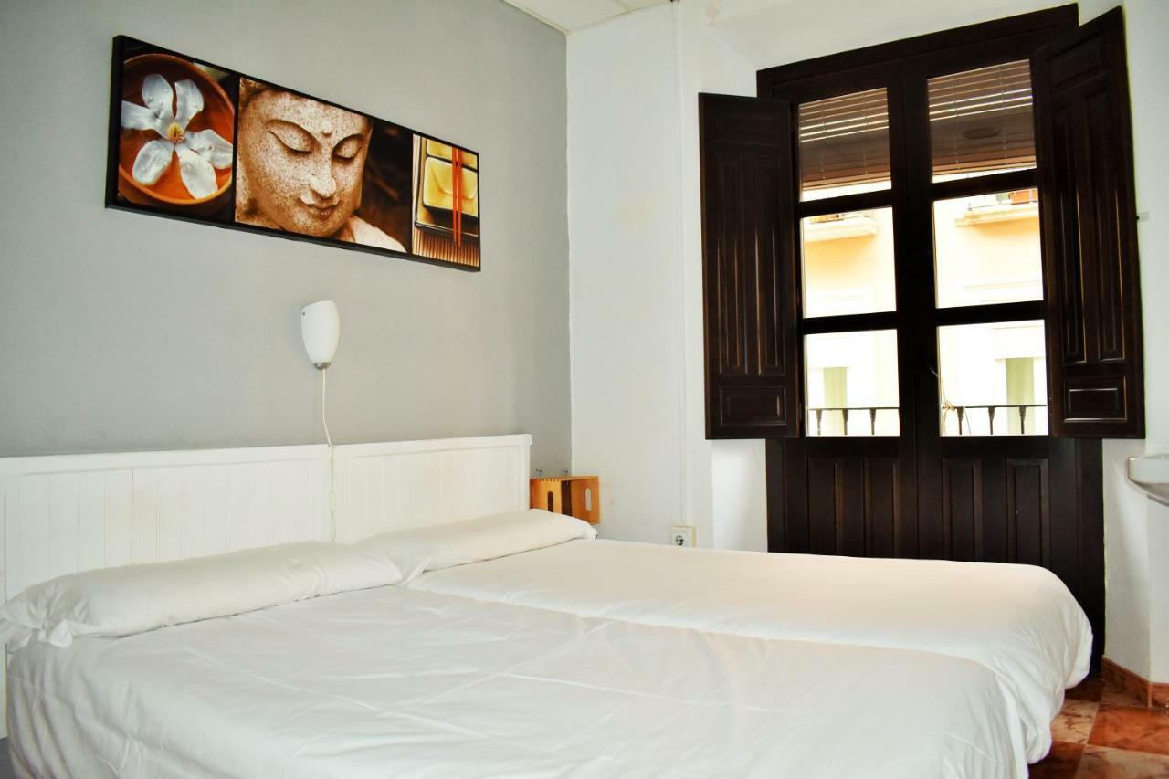 Single Room,744184795:JPEG