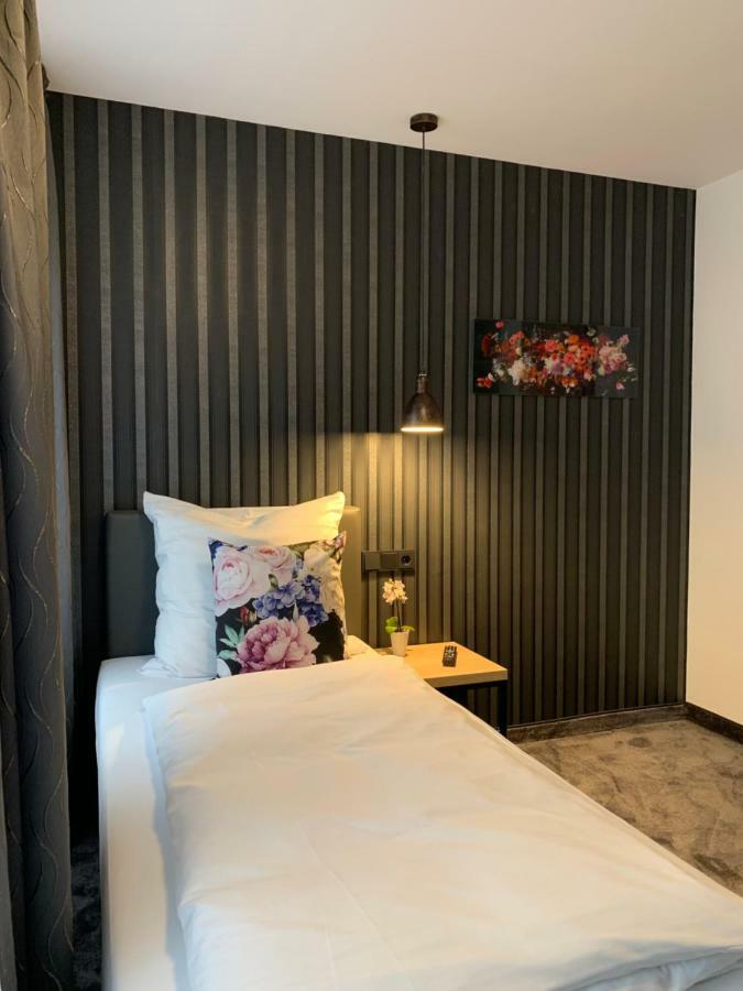 Single Room,800577627:JPEG