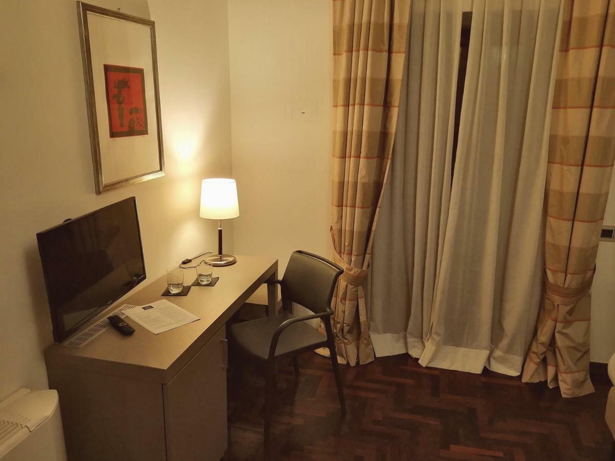 Standard Double or Twin Room,805251435:JPEG