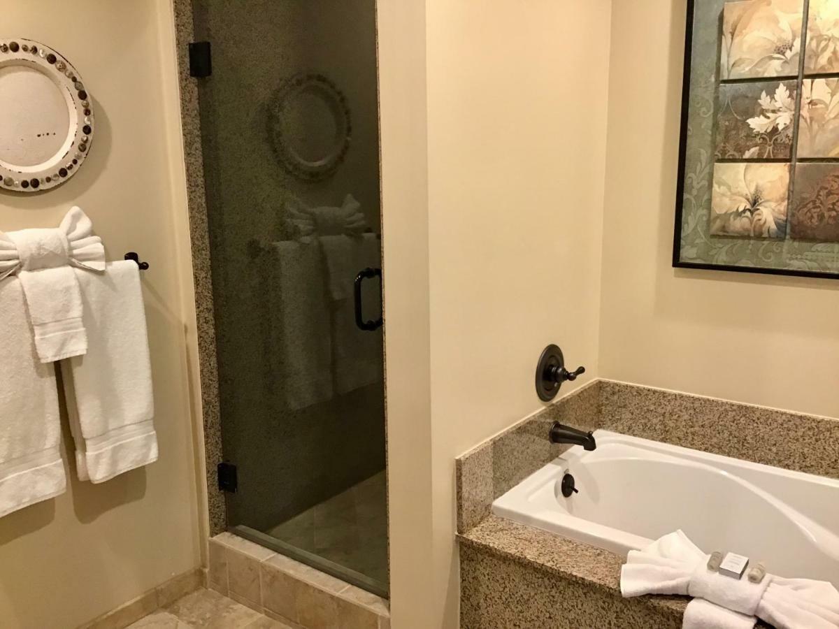 Deluxe King Room Harbor View