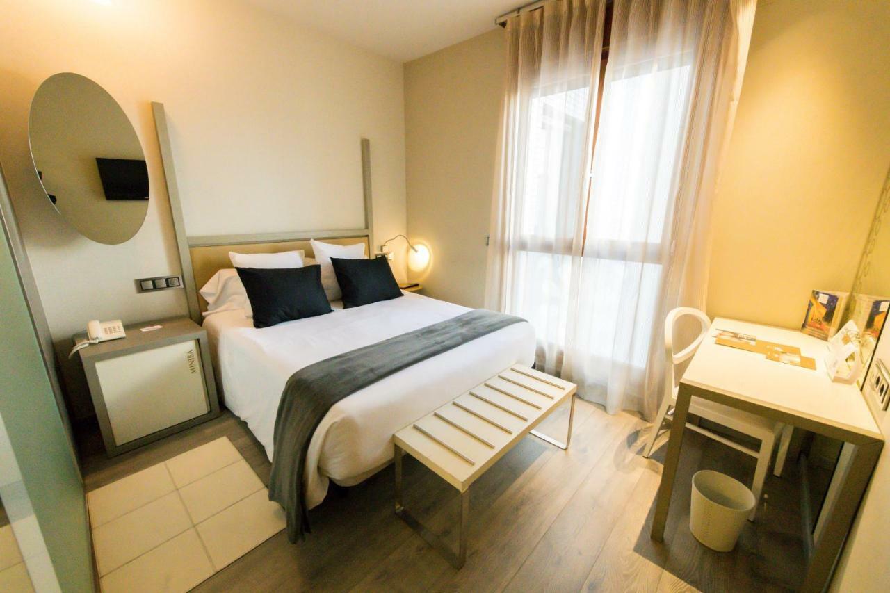 Economy Double Room,805742382:JPEG