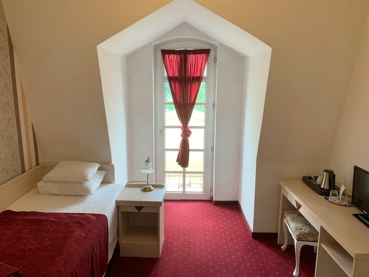 Single Room,957537565:JPEG