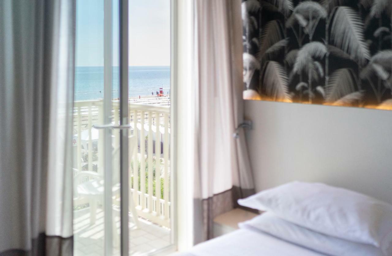 Double or Twin Room Sea View,1499086411:JPEG