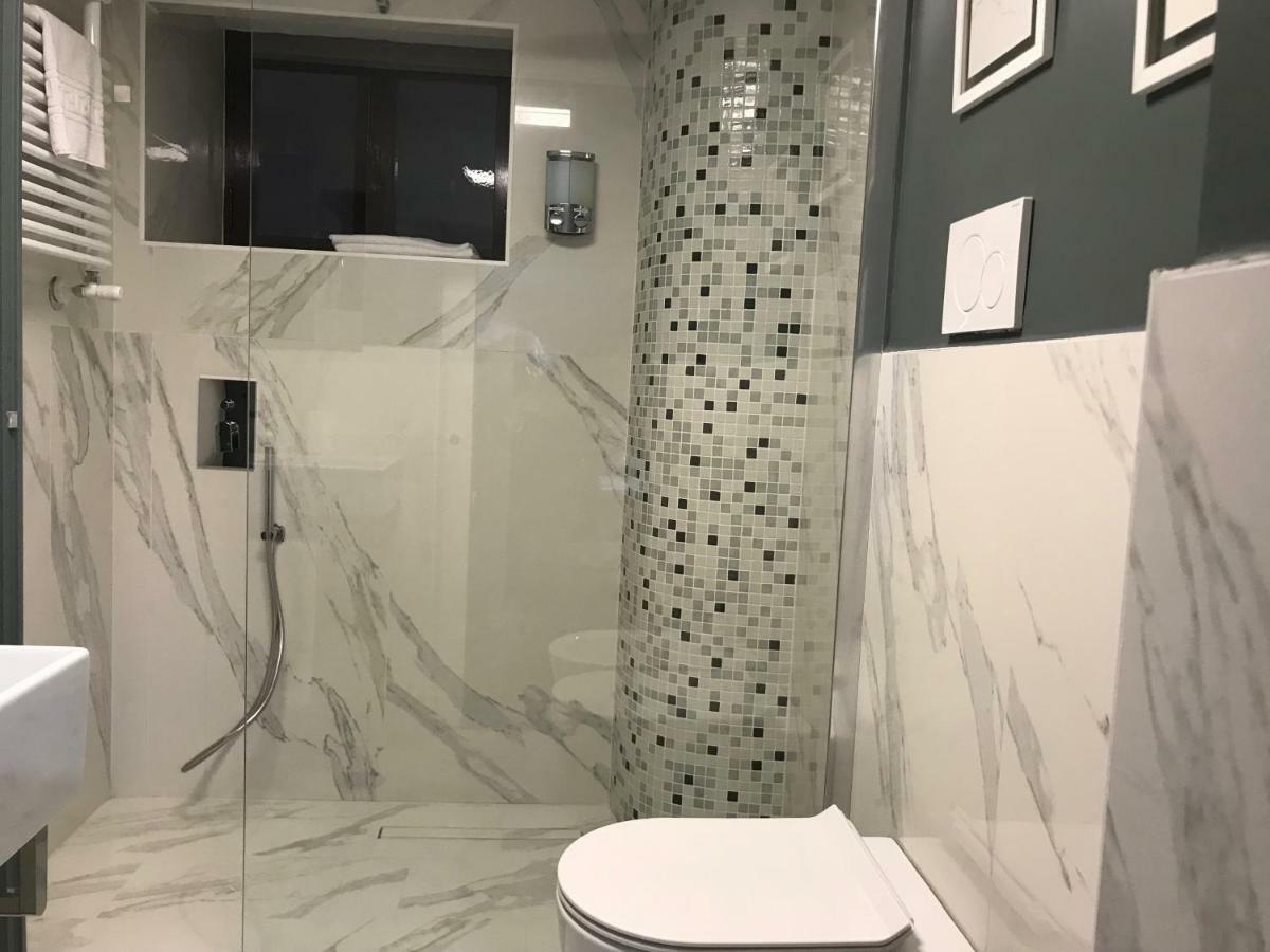 Luxury One-Bedroom Apartment