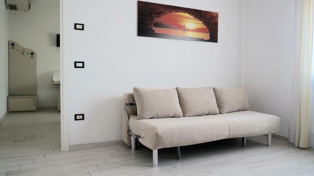 One-Bedroom Apartment,1528602490:JPEG