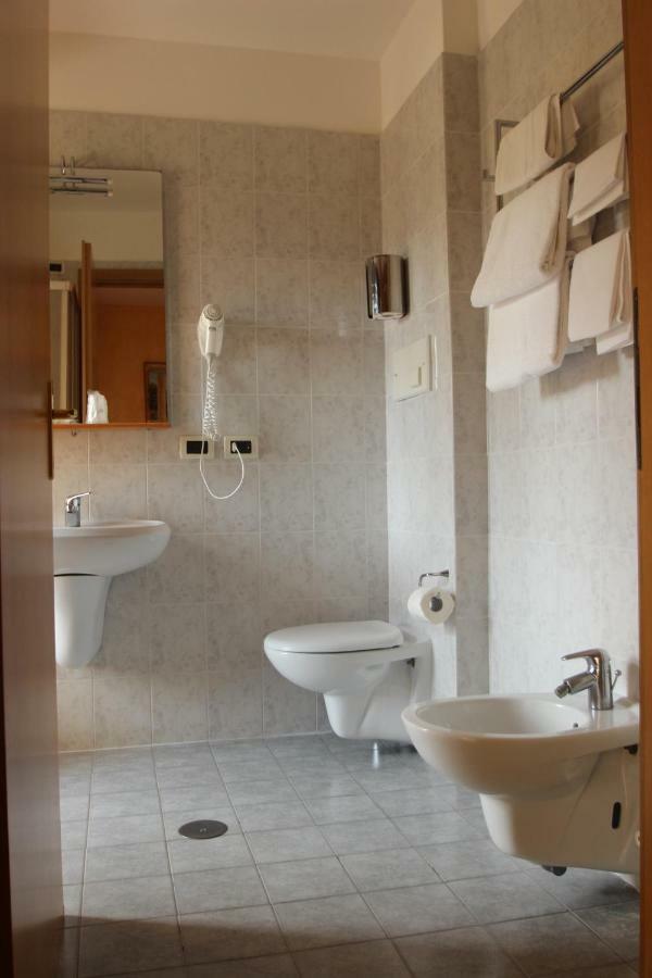 Small Double Room,806508162:JPEG