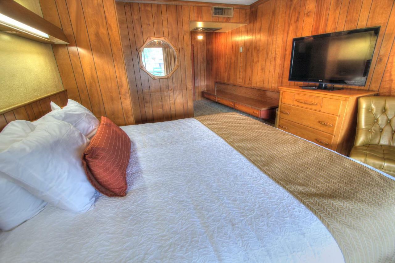 Standard Room One King Bed