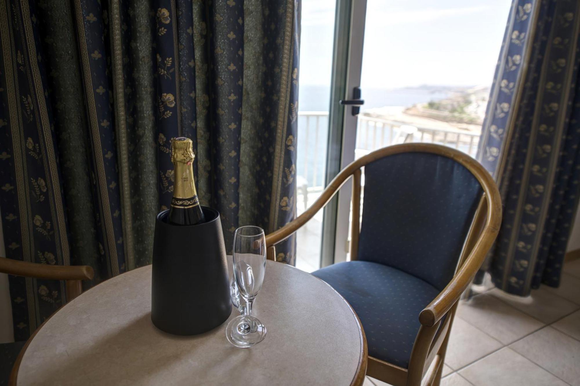 Double or Twin Room Sea View