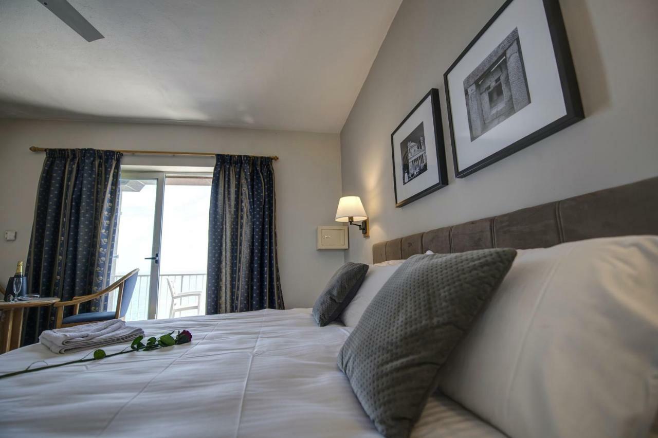 Double or Twin Room Sea View