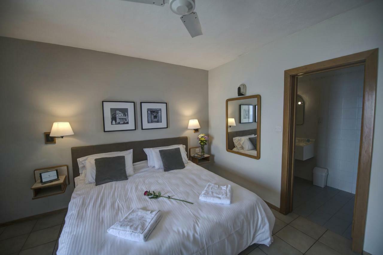 Double or Twin Room Sea View