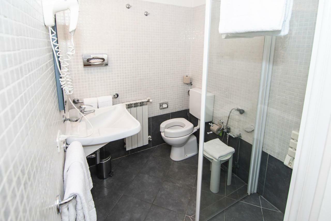Double or Twin Room Disability Access
