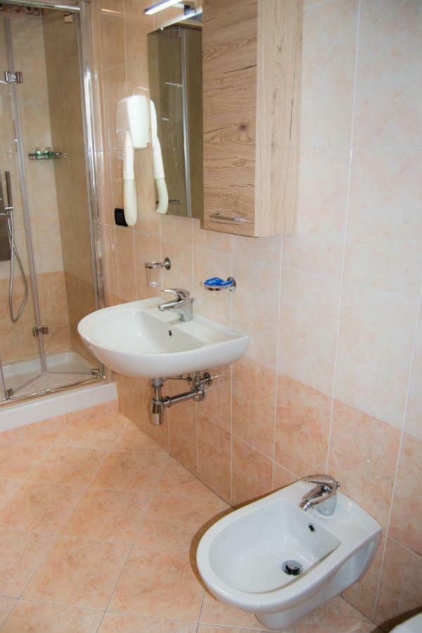 Triple Room with Balcony,807341583:JPEG