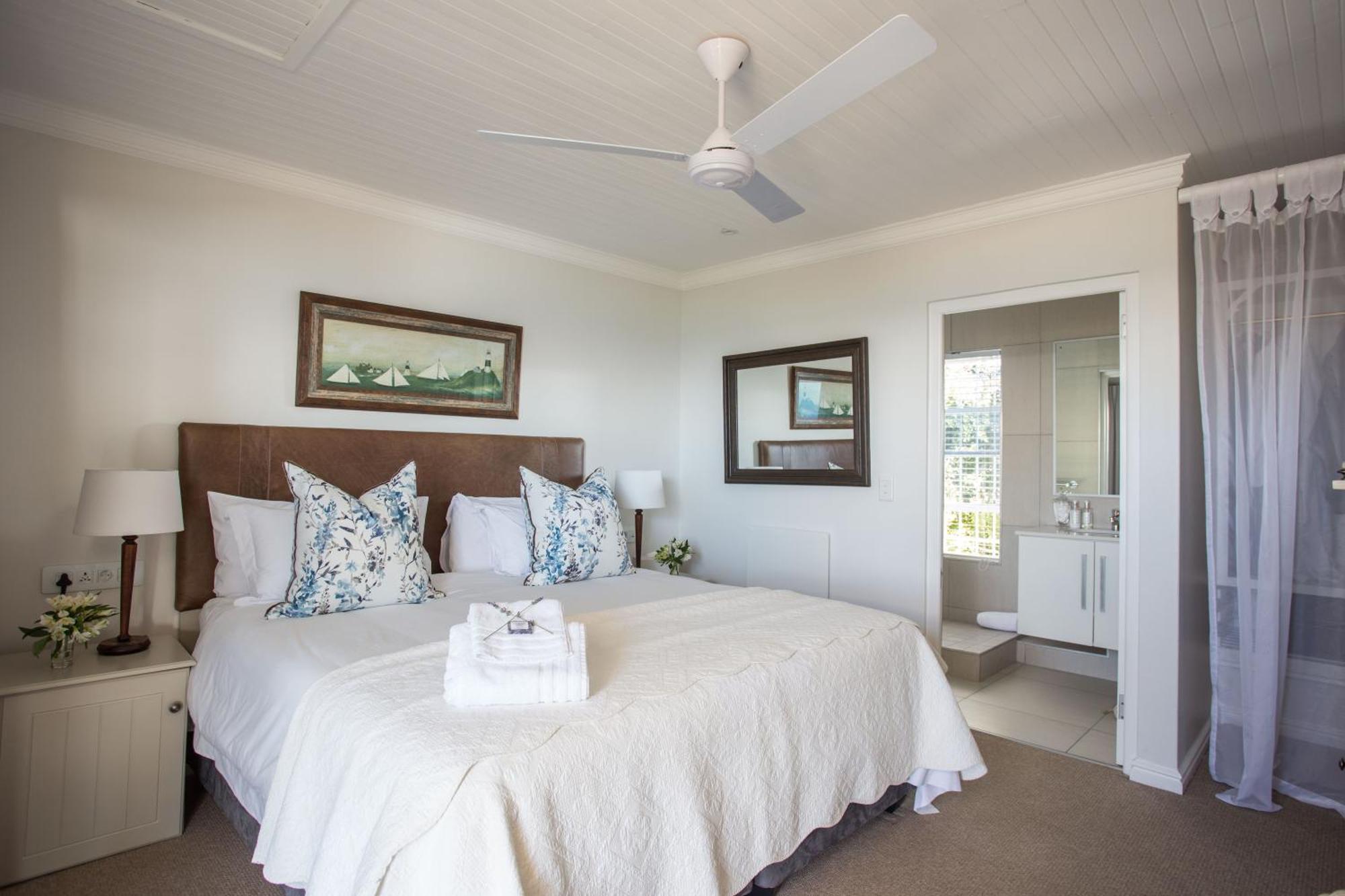 Standard King Room Sea View Colonial Room