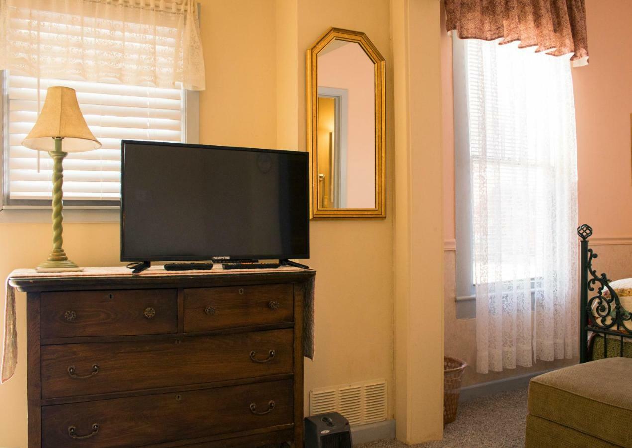 Queen Suite,810553752:JPEG
