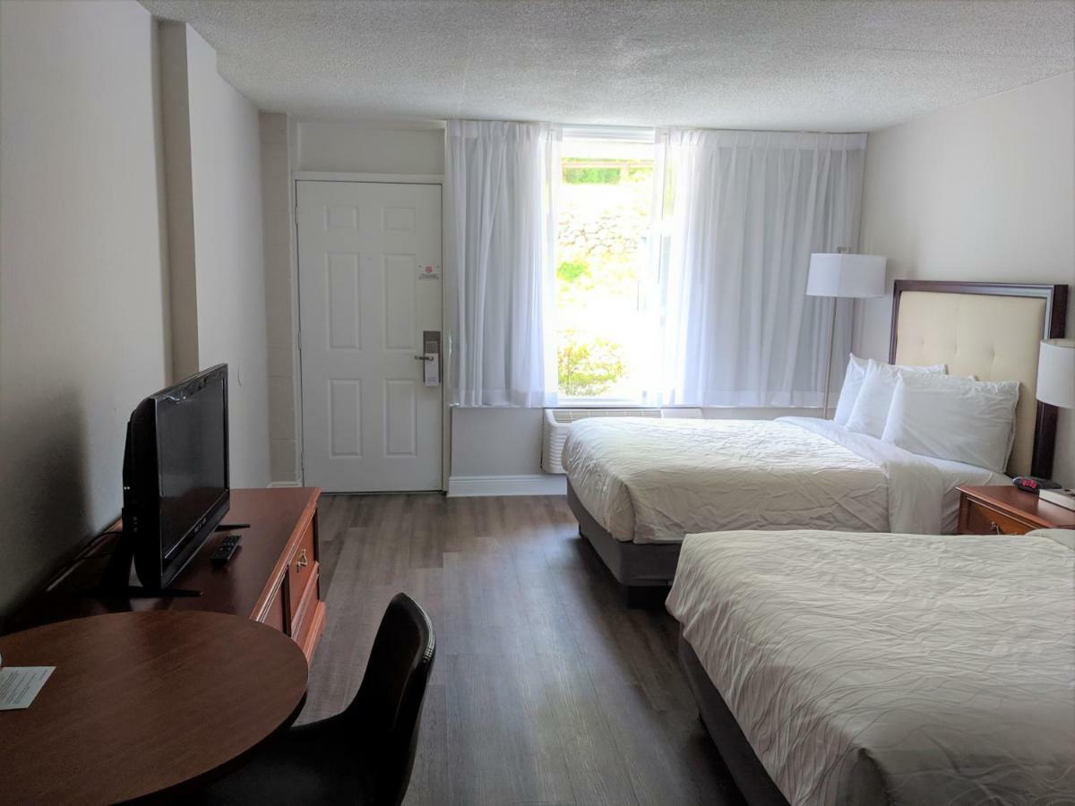 Room Two Double Beds – Street View
