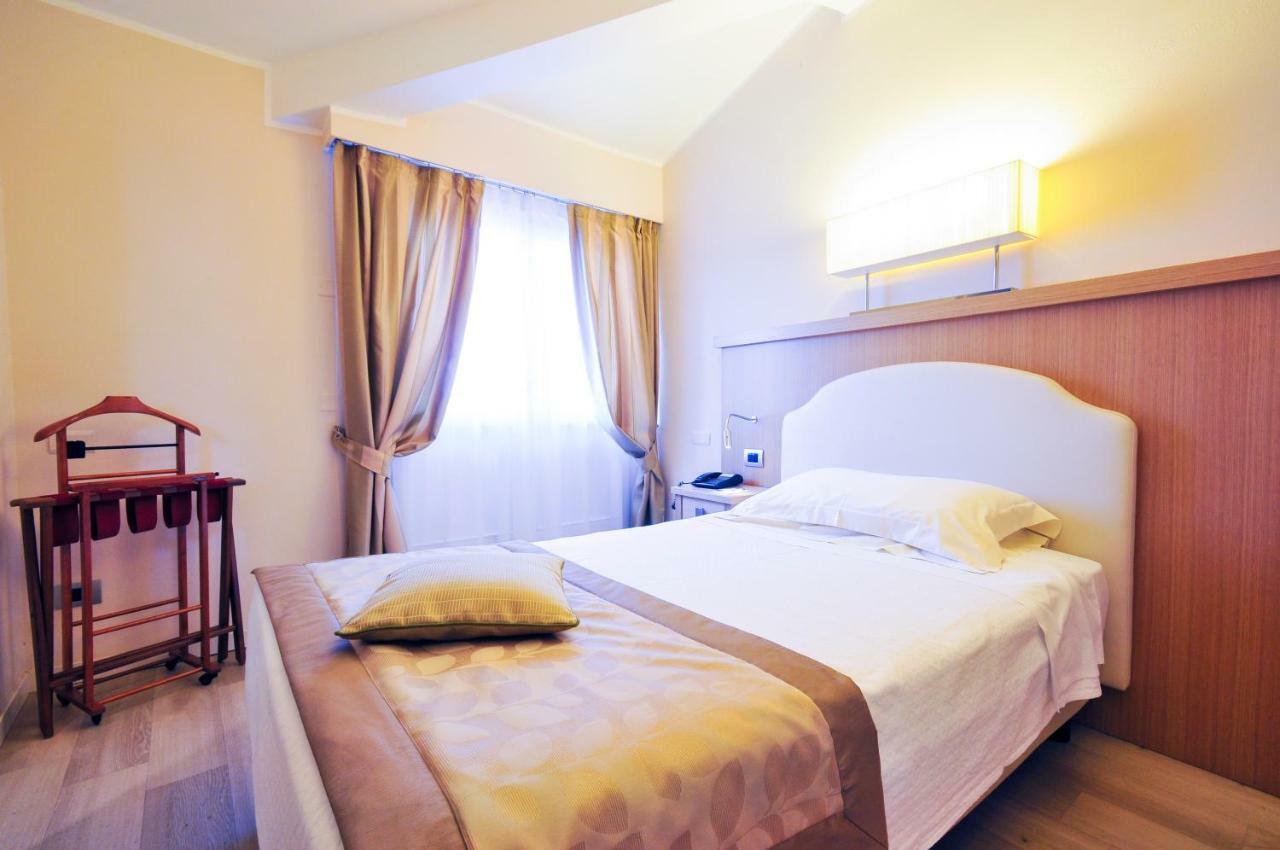 Deluxe Single Room Balcony Lateral Lake View Spa Access