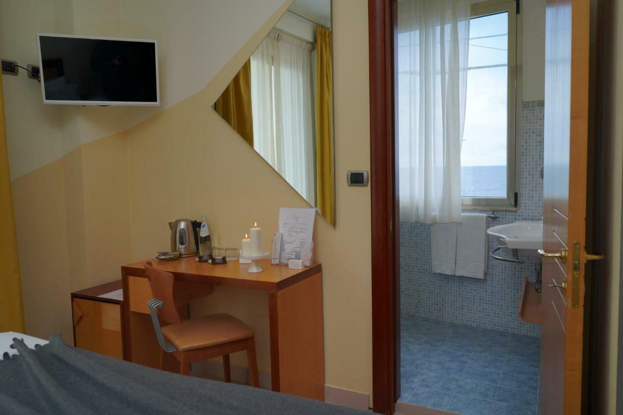 Superior Double Room Balcony Sea View,806678433:JPEG