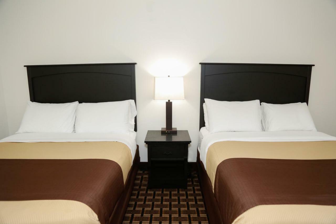 Queen Room Two Queen Beds,812891565:JPEG