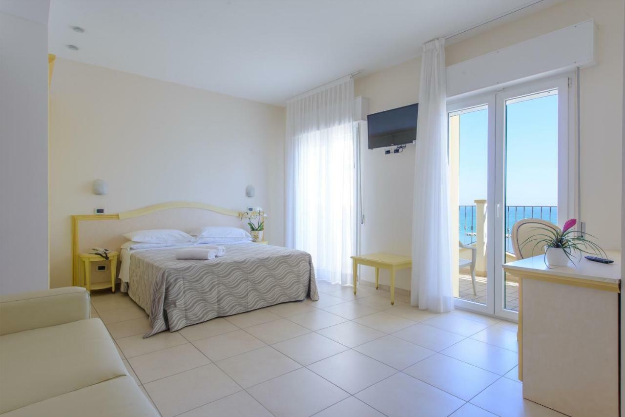 Junior Suite Beach Front