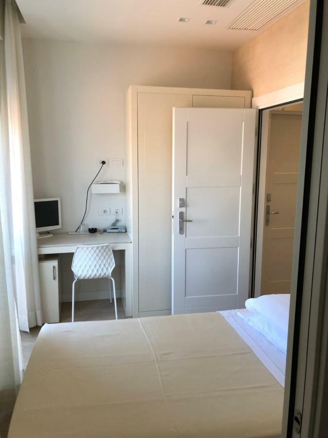 Single Room,813370389:JPEG
