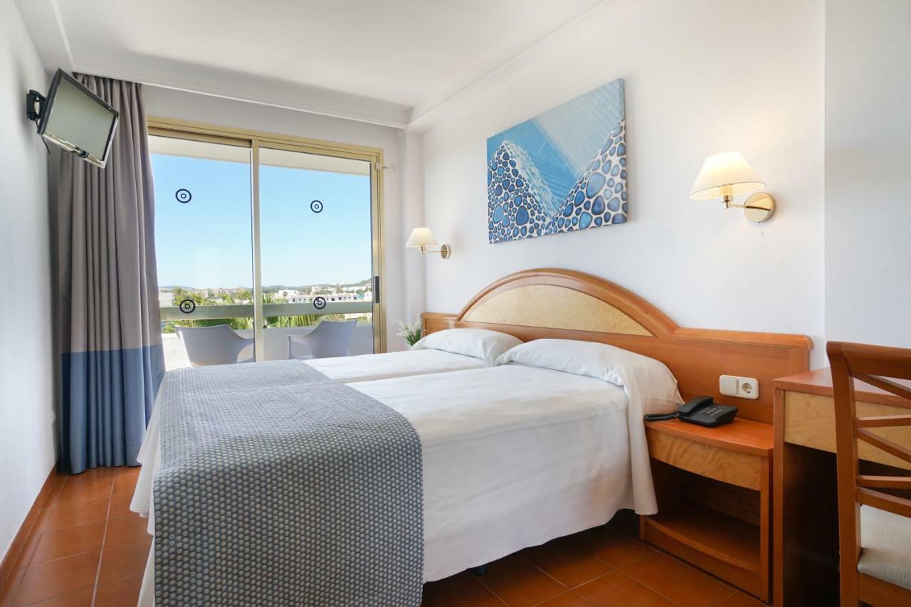 Budget Double Room Balcony,813381561:JPEG