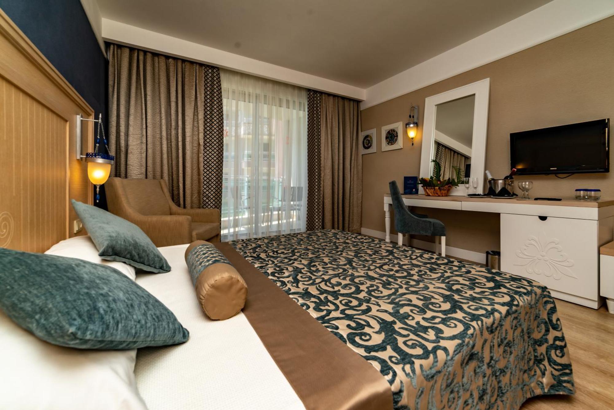 Superior Room Land View
