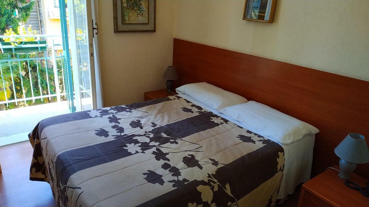 Deluxe Room,759424718:JPEG