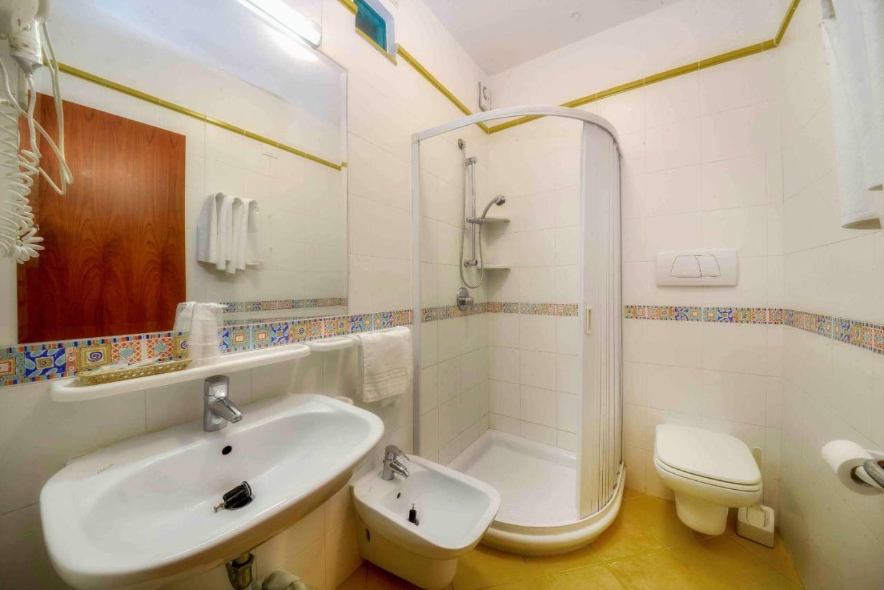 Superior Triple Room,815350958:JPEG