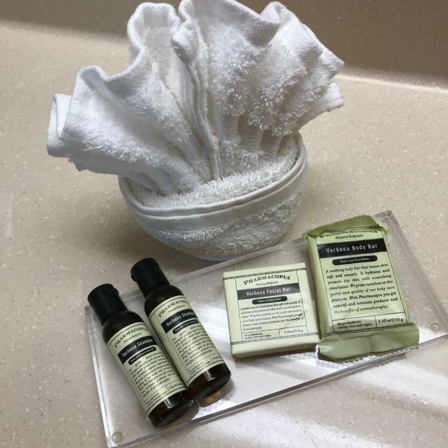 Standard King Room No Resort Fee,815368616:JPEG